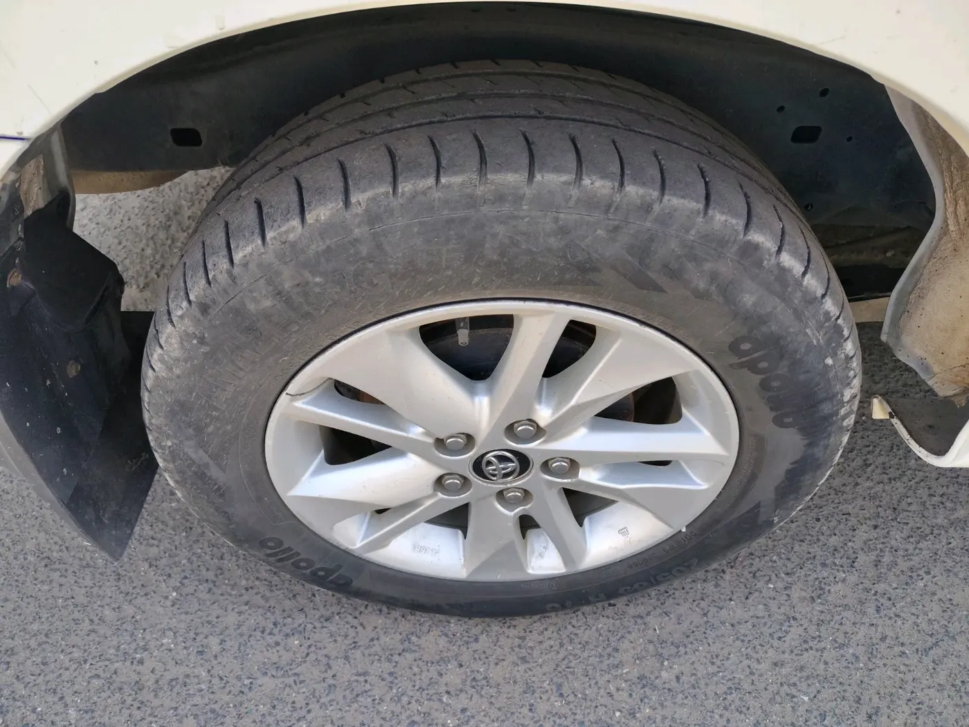 2016 Toyota Innova Crysta 2.4 G 7 STR, Diesel, Manual, 1,97,052 km, tyre