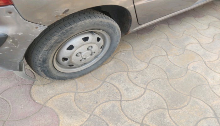 2014 Hyundai Santro Xing GL, CNG, Manual, 1,96,966 km, tyre