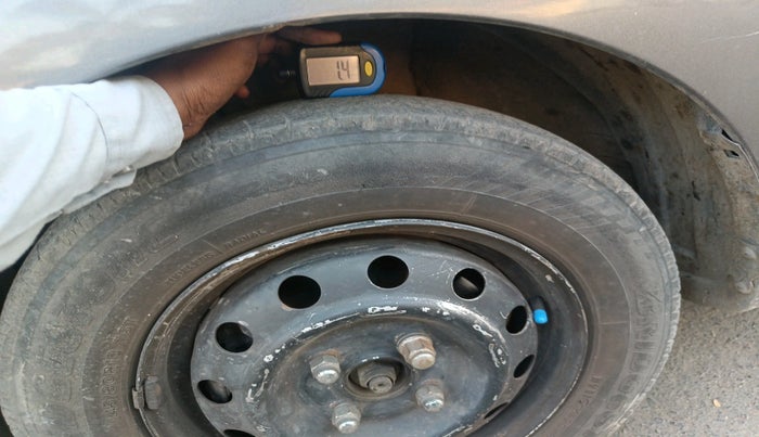 2012 Hyundai i10 ERA 1.1, CNG, Manual, 1,14,440 km, tyre