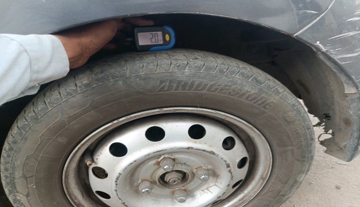 2012 Hyundai i10 ERA 1.1, CNG, Manual, 1,14,440 km, tyre