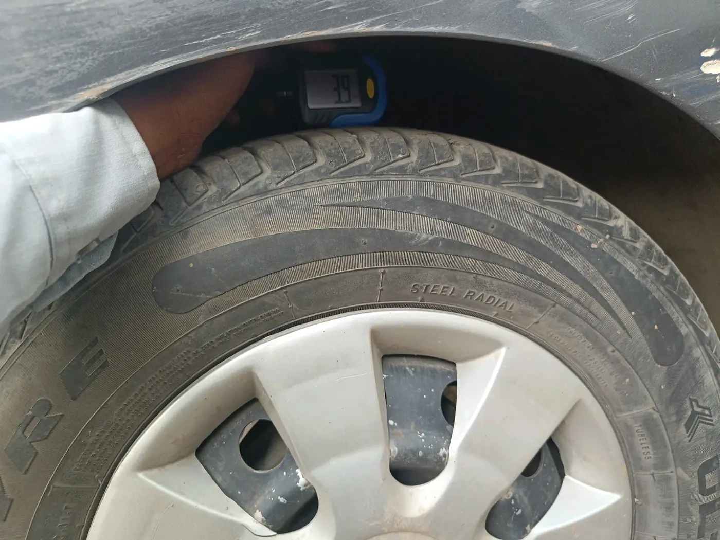 2012 Hyundai i10 ERA 1.1, CNG, Manual, 1,14,472 km, tyre