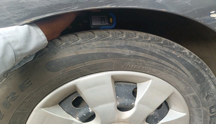 2012 Hyundai i10 ERA 1.1, CNG, Manual, 1,14,440 km, tyre