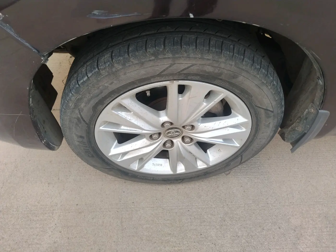 2019 Toyota Innova Crysta 2.8 ZX AT 7 STR, Diesel, Automatic, 1,44,335 km, tyre