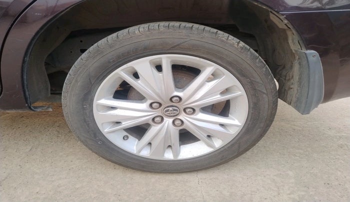 2019 Toyota Innova Crysta 2.8 ZX AT 7 STR, Diesel, Automatic, 1,44,335 km, tyre