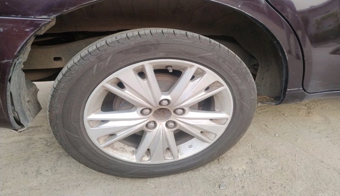 2019 Toyota Innova Crysta 2.8 ZX AT 7 STR, Diesel, Automatic, 1,44,335 km, tyre