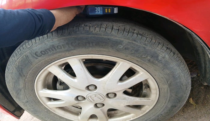 2012 Honda Brio V MT, Petrol, Manual, 72,139 km, tyre