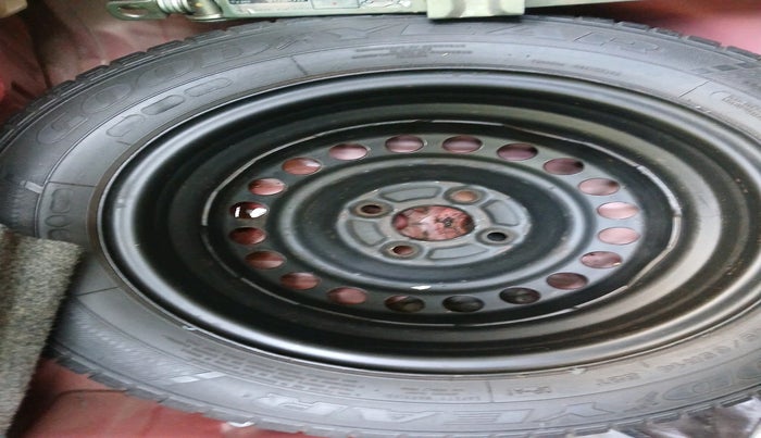 2012 Honda Brio V MT, Petrol, Manual, 72,139 km, tyre