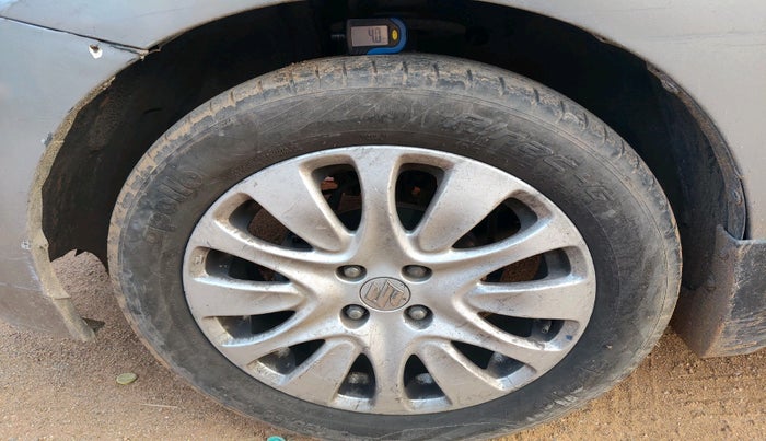 2016 Maruti Baleno ALPHA PETROL 1.2, Petrol, Manual, 1,54,327 km, tyre