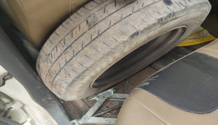 2011 Maruti Wagon R 1.0 LXI CNG, CNG, Manual, 1,34,042 km, tyre