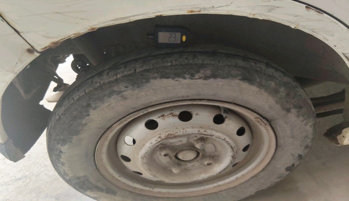 2011 Maruti Wagon R 1.0 LXI CNG, CNG, Manual, 1,34,042 km, tyre