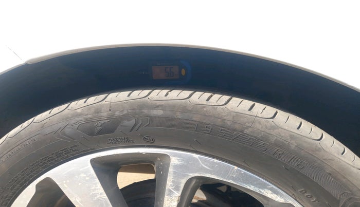 2015 Hyundai Elite i20 ASTA 1.4 CRDI, Diesel, Manual, 1,33,999 km, tyre