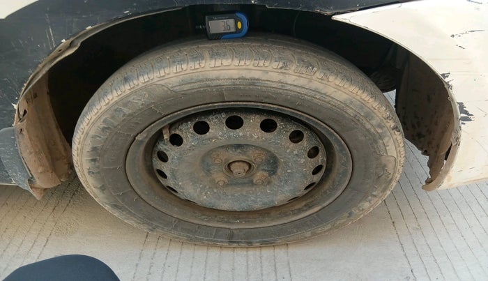 2012 Toyota Etios Liva GD, Diesel, Manual, 2,10,764 km, tyre