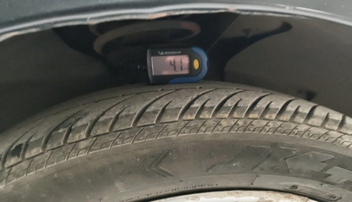 2011 Ford Figo TITANIUM 1.2 PETROL, Petrol, Manual, 79,727 km, tyre