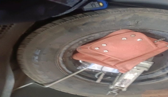 2013 Hyundai i10 MAGNA 1.2, Petrol, Manual, 68,643 km, tyre