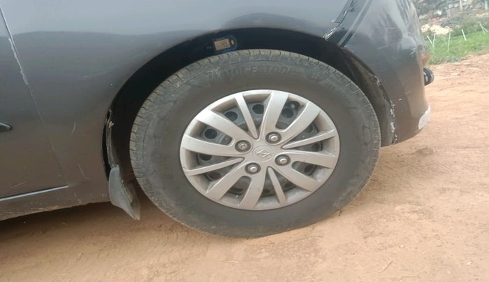 2013 Hyundai i10 MAGNA 1.2, Petrol, Manual, 68,643 km, tyre