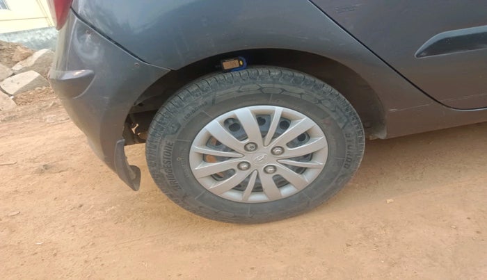 2013 Hyundai i10 MAGNA 1.2, Petrol, Manual, 68,643 km, tyre