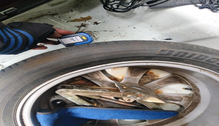 2011 Hyundai Verna FLUIDIC 1.6 VTVT SX, Petrol, Manual, 93,687 km, tyre