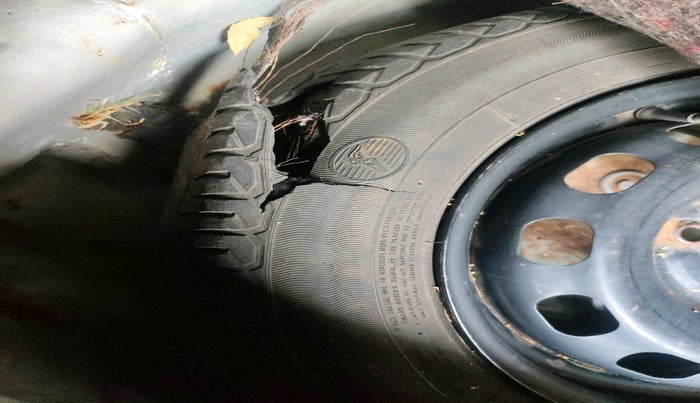 2013 Ford Figo ZXI 1.2 PETROL, Petrol, Manual, 84,602 km, tyre