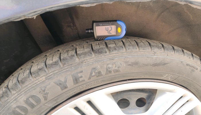 2009 Honda City 1.5L I-VTEC E MT, Petrol, Manual, 2,04,785 km, tyre