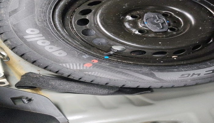 2023 Toyota Glanza E, Petrol, Manual, 30,118 km, tyre