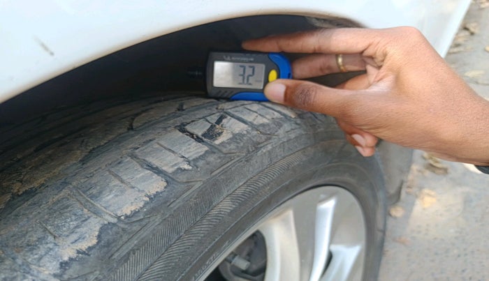 2012 Hyundai Sonata 2.4 GDI AT, Petrol, Automatic, 1,33,027 km, tyre