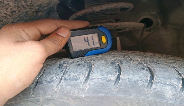 2021 Maruti Swift LXI, CNG, Manual, 1,33,393 km, tyre