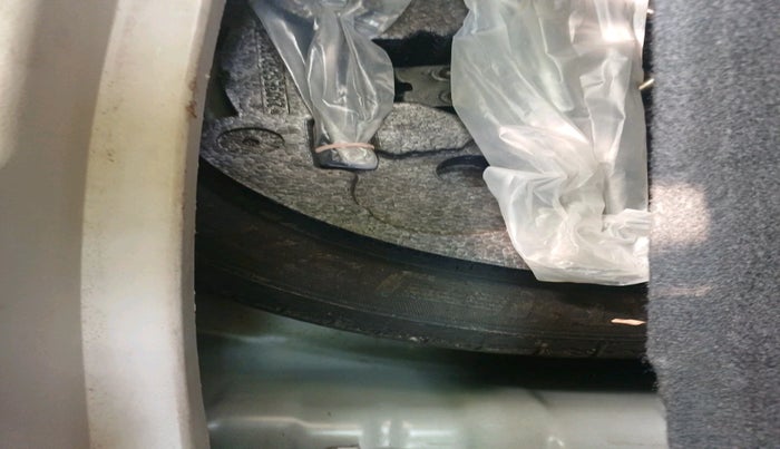 2022 Mahindra XUV300 W6 1.2 PETROL AMT, Petrol, Automatic, 27,241 km, tyre