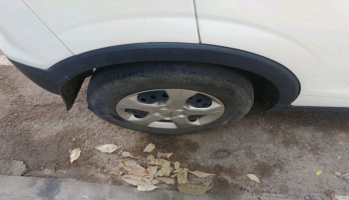 2022 Mahindra XUV300 W6 1.2 PETROL AMT, Petrol, Automatic, 27,241 km, tyre