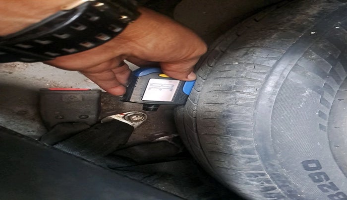 2015 Maruti Wagon R 1.0 LXI CNG, CNG, Manual, 42,722 km, tyre