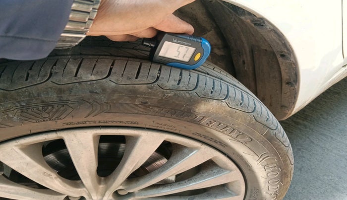 2017 Maruti Ciaz ALPHA DIESEL 1.3, Diesel, Manual, 1,24,802 km, tyre