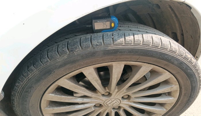 2017 Maruti Ciaz ALPHA DIESEL 1.3, Diesel, Manual, 1,24,802 km, tyre