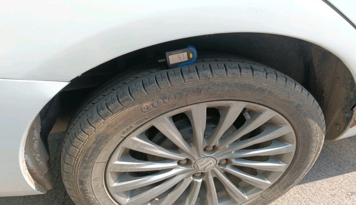 2017 Maruti Ciaz ALPHA DIESEL 1.3, Diesel, Manual, 1,24,802 km, tyre