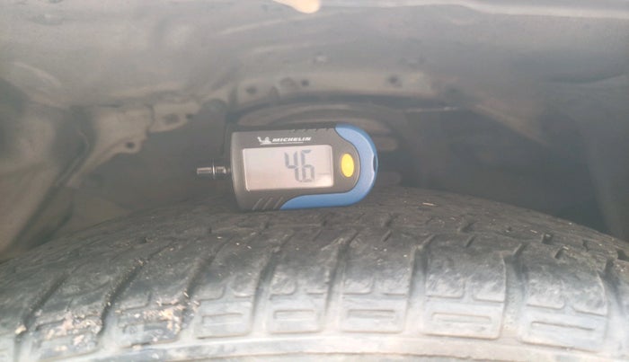 2011 Toyota Innova G1 2.5, Diesel, Manual, 1,78,703 km, tyre