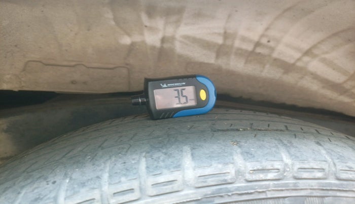 2011 Toyota Innova G1 2.5, Diesel, Manual, 1,78,703 km, tyre