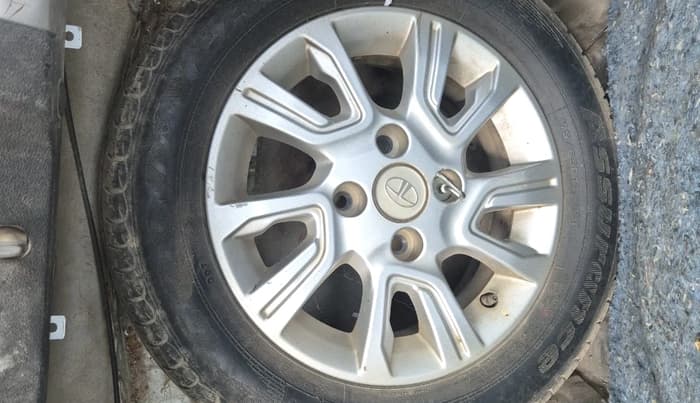 2018 Tata Tiago XZ PETROL, Petrol, Manual, 59,312 km, tyre