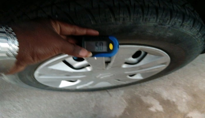 2017 Maruti Swift LXI (O), Petrol, Manual, 46,849 km, tyre