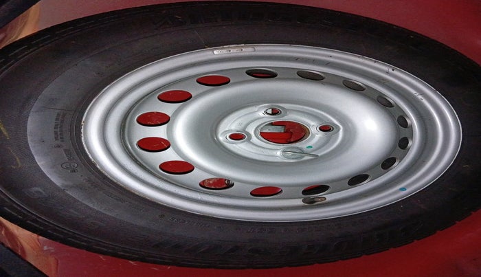 2017 Maruti Swift LXI (O), Petrol, Manual, 46,849 km, tyre