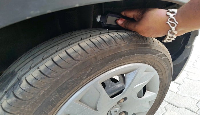 2021 Renault Kwid RXT 1.0 AMT (O), Petrol, Automatic, 63,790 km, tyre