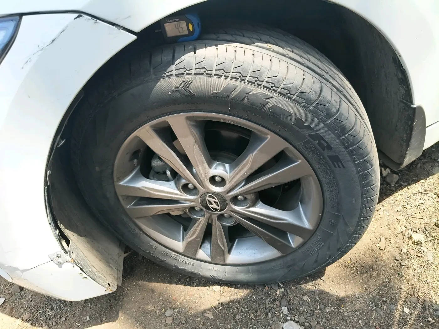 2016 Hyundai New Elantra 2.0 SX(O) AT PETROL, Petrol, Automatic, 42,148 km, tyre