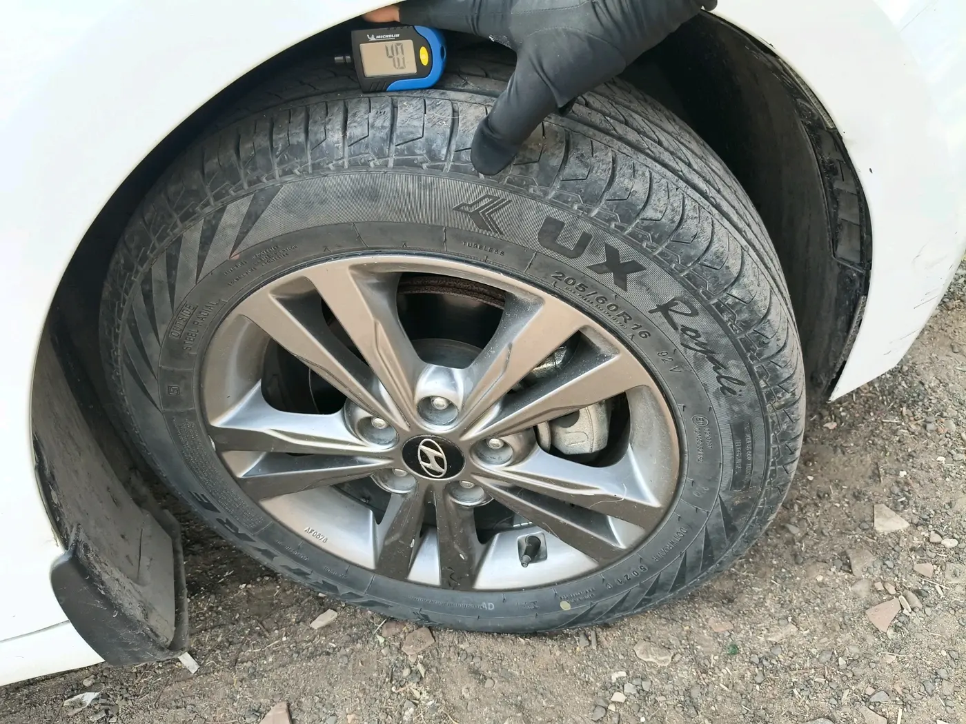 2016 Hyundai New Elantra 2.0 SX(O) AT PETROL, Petrol, Automatic, 42,148 km, tyre