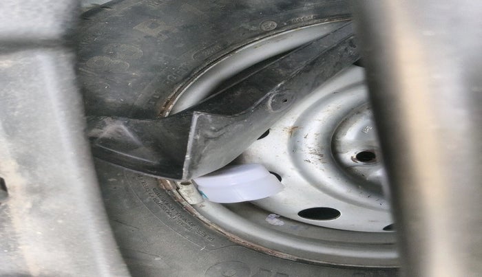 2017 Maruti Wagon R 1.0 LXI CNG, CNG, Manual, 1,80,875 km, tyre