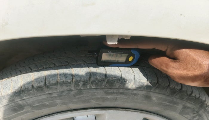 2017 Maruti Wagon R 1.0 LXI CNG, CNG, Manual, 1,80,875 km, tyre