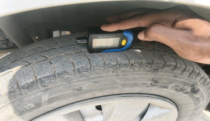 2017 Maruti Wagon R 1.0 LXI CNG, CNG, Manual, 1,80,875 km, tyre