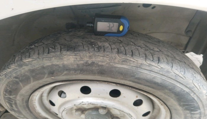 2014 Maruti Wagon R 1.0 LXI, CNG, Manual, 1,25,663 km, tyre