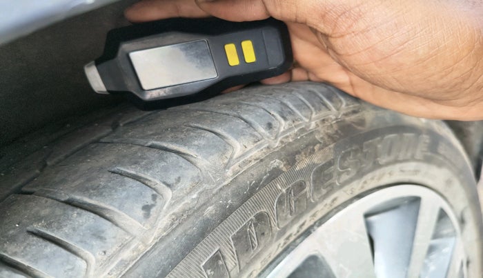 2015 Hyundai Verna FLUIDIC 4S 1.6 VTVT SX, Petrol, Manual, 40,319 km, tyre