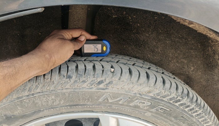 2015 Ford Ecosport TREND 1.5L PETROL, CNG, Manual, 82,328 km, tyre