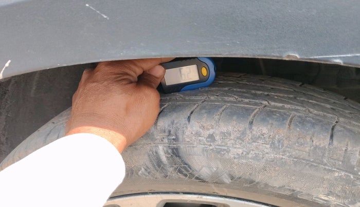 2023 Mahindra XUV300 W8 (O) 1.5 DIESEL, Diesel, Manual, 30,050 km, tyre