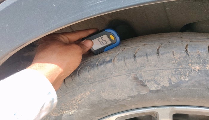 2023 Mahindra XUV300 W8 (O) 1.5 DIESEL, Diesel, Manual, 30,050 km, tyre