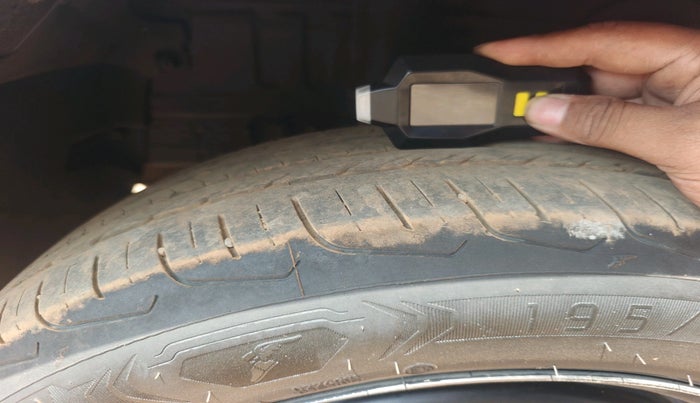 2024 Tata NEXON Smart Plus 1.2 iCNG, CNG, Manual, 38,175 km, tyre