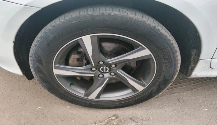 2015 Volvo XC 60 D4 KINETIC, Diesel, Automatic, 1,01,460 km, tyre